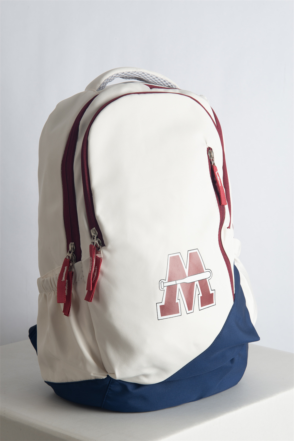 The MVP backpack blends vintage American flair with modern function. Red and blue details, multiple pockets, and a trolley sleeve make it ideal for everyday travel.