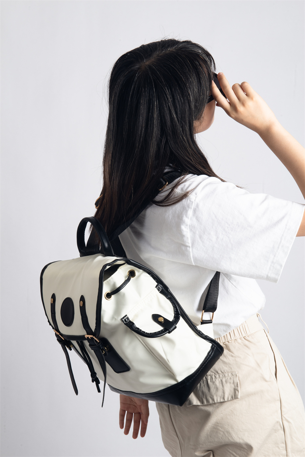 COCO blends British sophistication with Japanese minimalism in a vintage-style backpack perfect for work or school. Crafted from soft, smooth, and durable materials, it comfortably fits a 13.3'' laptop along with your everyday essentials—offering both elegance and practicality.