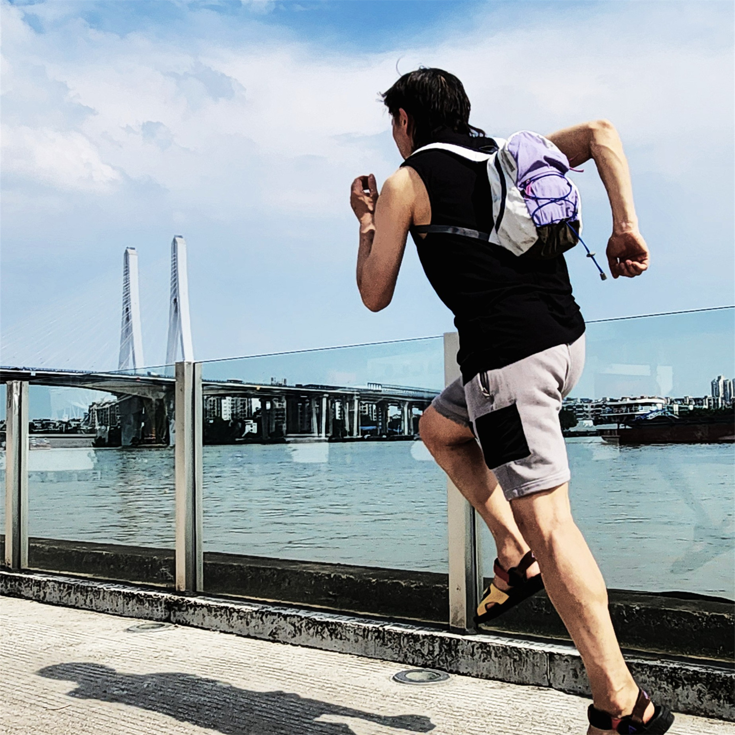 FUJISAN is the ideal lightweight backpack for travel lovers. Whether flying or hiking, it carries essentials comfortably and stylishly.