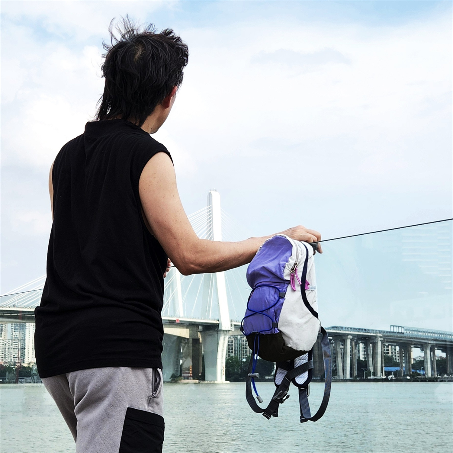 FUJISAN is the ideal lightweight backpack for travel lovers. Whether flying or hiking, it carries essentials comfortably and stylishly.